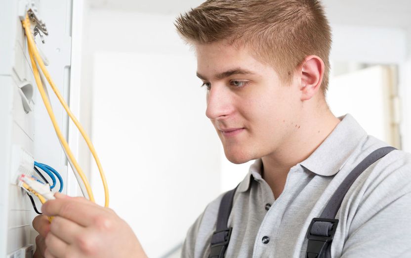 csm_energie-und-gebaeudetechnik-schaltschrank_0e8bdfdea3